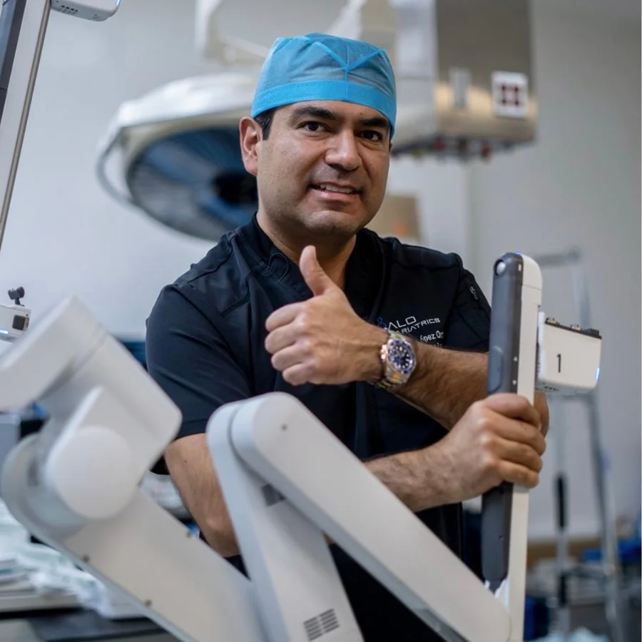 dr-alejandro-lopez-thumbs-up