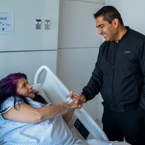 Dr López con su paciente en Guadalajara